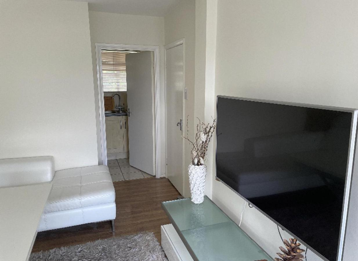 Apartment Charming 1-bed Vibrant Location *